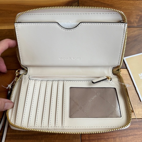Michael Kors Fulton Large light Cream Pebbled Leather phone case Wallet … - Picture 5 of 8